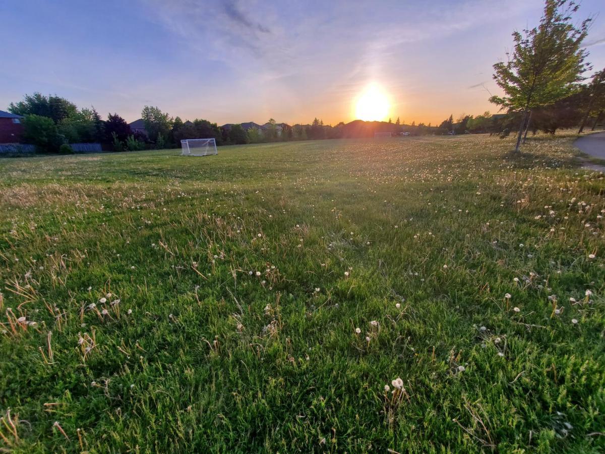 Home Stay Near The Airport Mississauga Exterior foto