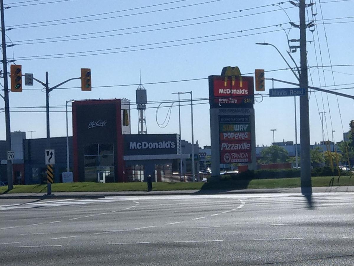 Home Stay Near The Airport Mississauga Exterior foto